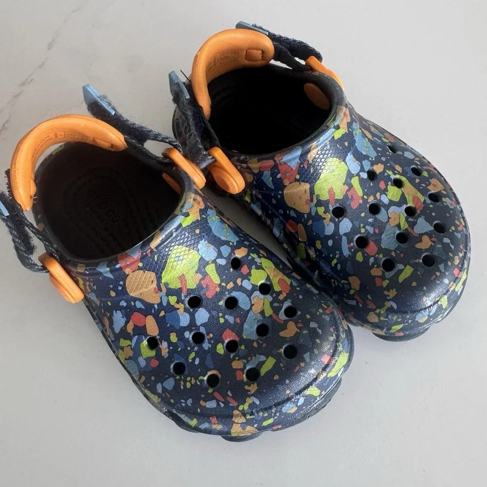Crocs All‎ Terrain Boys/Unisex size C7 Navy Orange Paint Splatter Waterproof